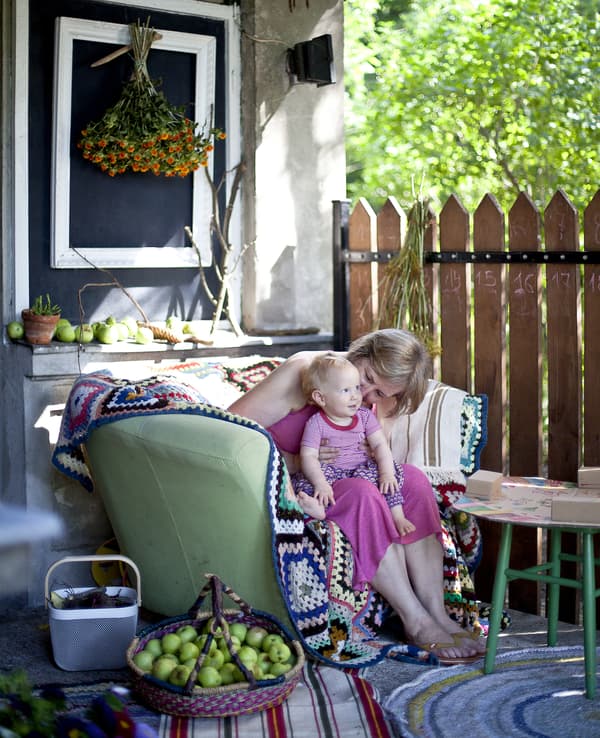 Take indoor comforts outside