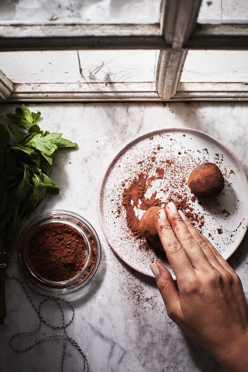 Tartufi al cacao aromatizzati al tè alla menta