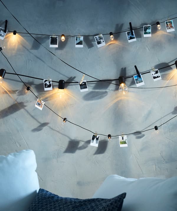 The black SVARTRÅ LED lighting chain with 12 lights works both for outdoor and indoor use.
