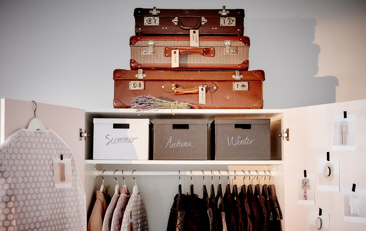 The end of summer means that it’s time again to swap out our sandals and sunhats for scarfs and sweaters. But before you pull out your heaters, here’s how to store your summer clothes.