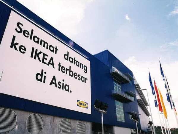 The first blue box in Malaysia, which at the time was the biggest store in Asia