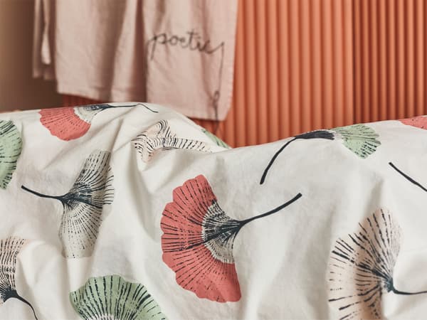 The IKEA TOVSIPPA quilt cover with a floral pattern is made from 100% more sustainable cotton.
