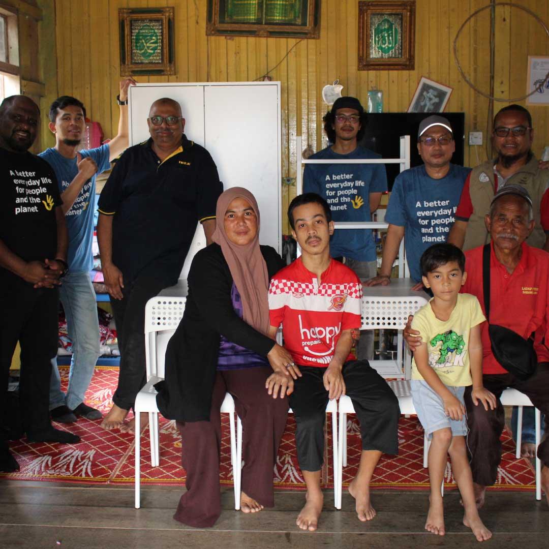 The impacted family in Kelantan with IKEA co-workers