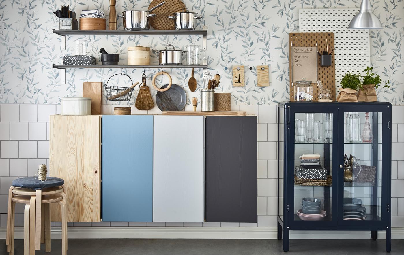 To organise a shared house, use different paint colours for each flatmate inside and outside kitchen cabinets, on pot stands as message boards and behind open bathroom shelves.