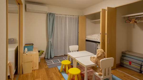 白と黄色を基調としたプレイルーム