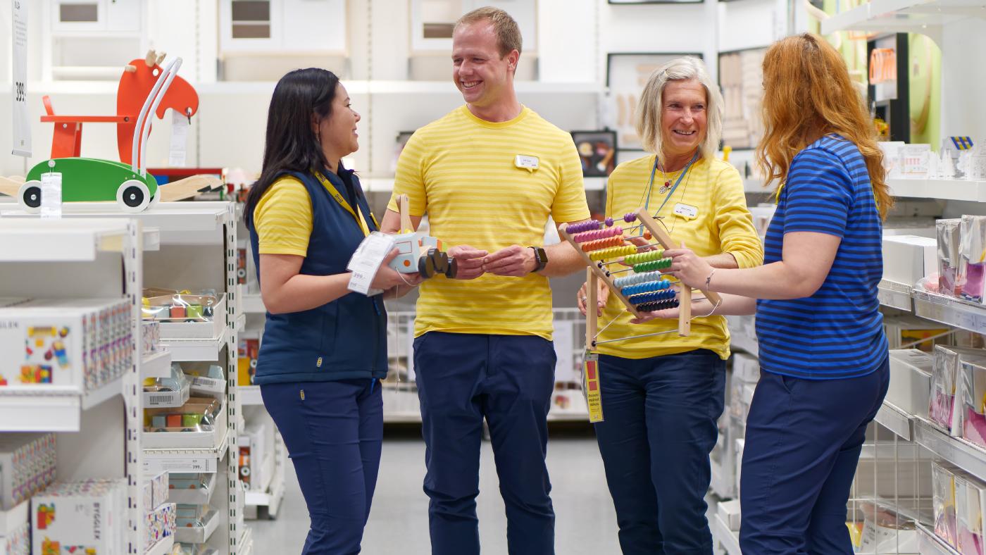 Tým IKEA zaměstnanců.