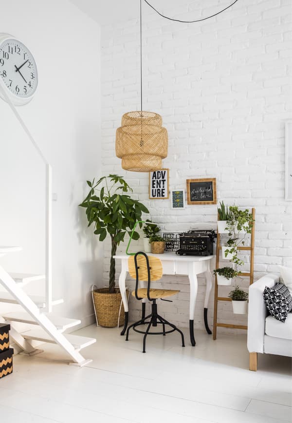 Un bureau dans un coin