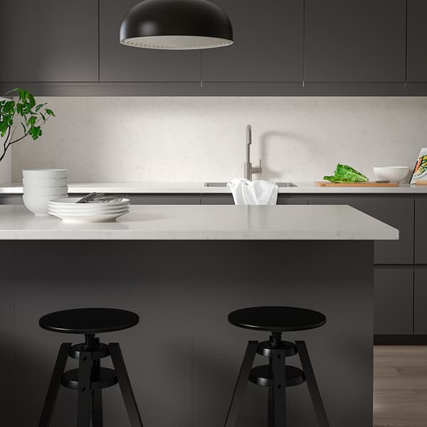Un comptoir sur mesure LOCKEBO en composite de verre