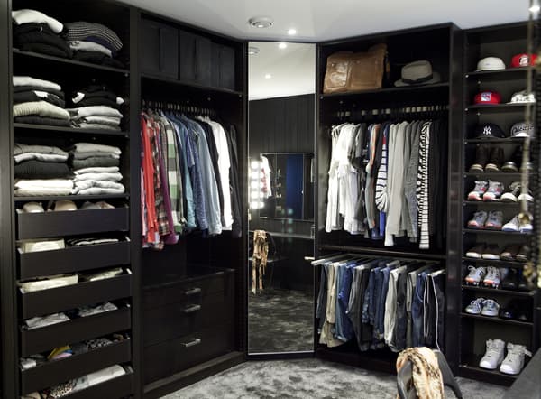 Un dressing noir.