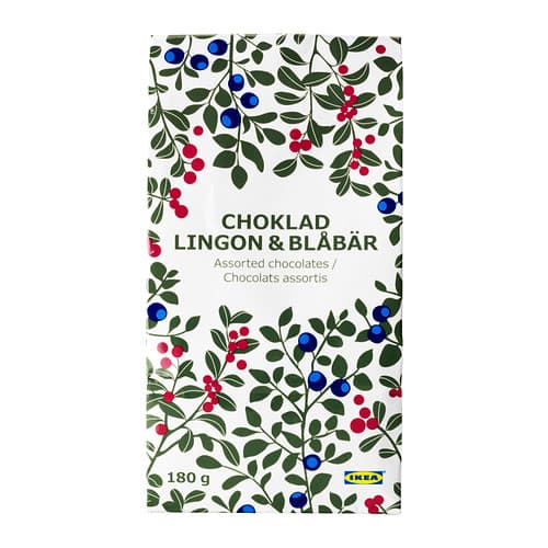 Un paquete de chocolate surtido CHOKLAD decorado con motivos azules, rojos y verdes.