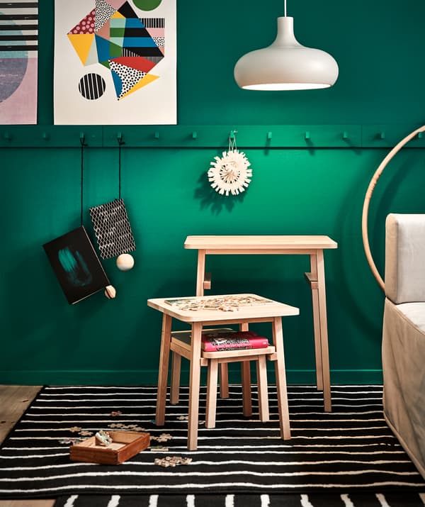 Une, deux ou trois tables? À vous de choisir avec ces ingénieuses tables empilables de hauteurs différentes. Si vous avez besoin de plus de place, accrochez-les simplement l’une sous l’autre et mettez-les de côté.
