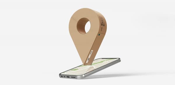 Une épingle de carte géographique virtuelle est suspendue au-dessus d’un appareil mobile.