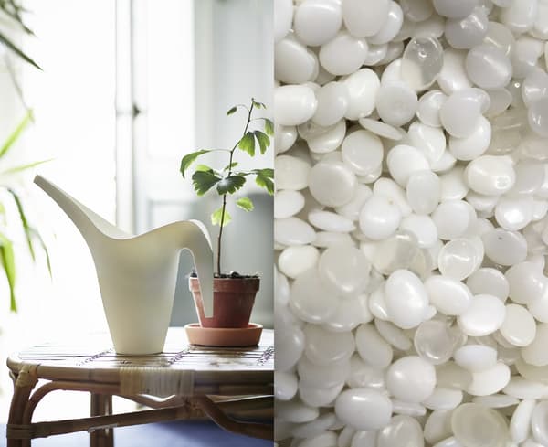 Une image coupée en deux montrant du PET et un arrosoir en plastique blanc fini, qui a été fabriqué à partir de ces matériaux.