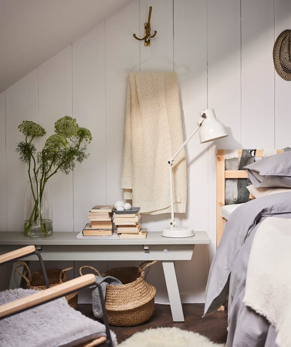 Vous êtes de nature frileuse ? Gardez quelque chose de chaud et de cosy sur un cintre, au mur. Testez le cintre IKEA STAJLIG en acier thermolaqué blanc!