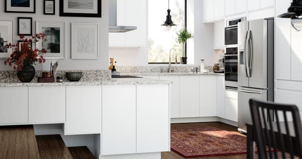 VOXTORP white kitchen with a smooth door with integrated handles.