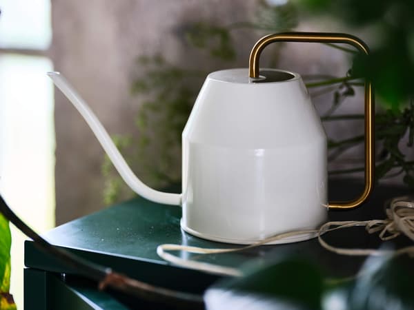 Watering can, ivory/gold