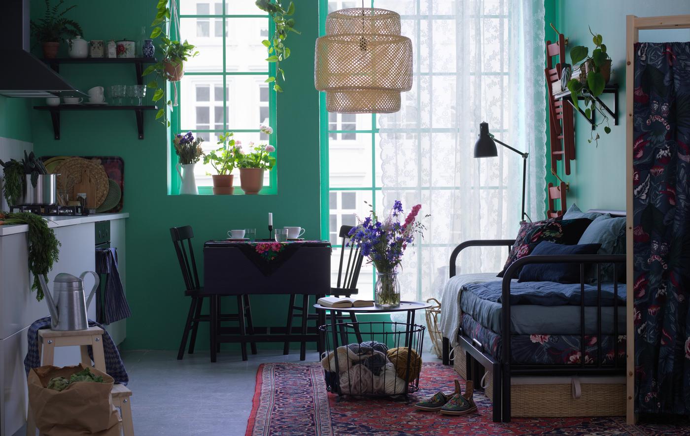 When unexpected guests arrive, you can still be assured they’ll rest comfortably with an IKEA FYRESDAL daybed.
