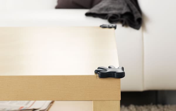 With PATRULL corner bumpers you can easily reduce the risk of your child getting hurt on the sharp corners of tables and cabinets.
