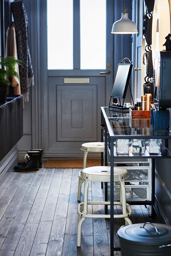 With the help of a narrow table, two stools, some organisers, trolleys and a lighted mirror you can make a hair and makeup station.