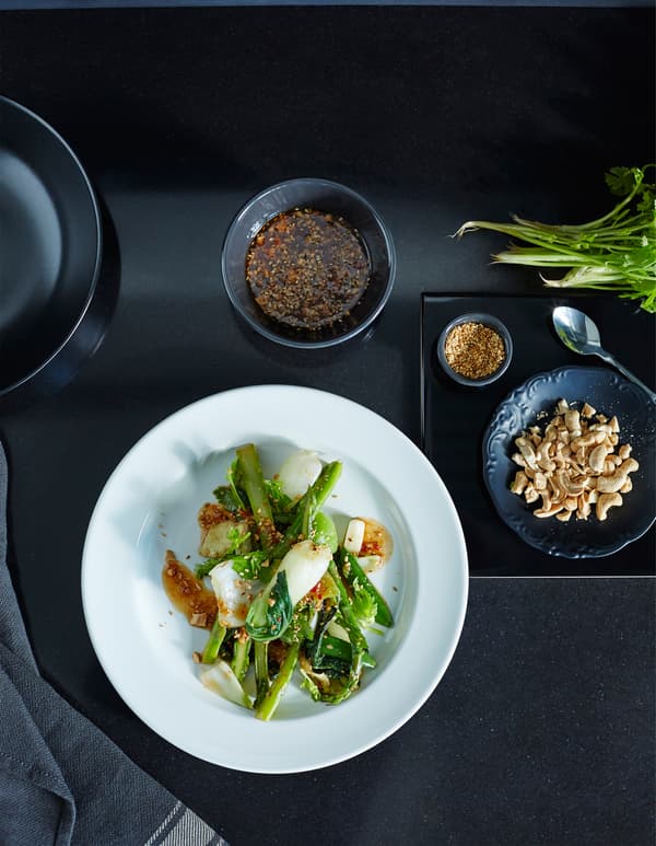 Wok aux asperges, sauce soja pimentée