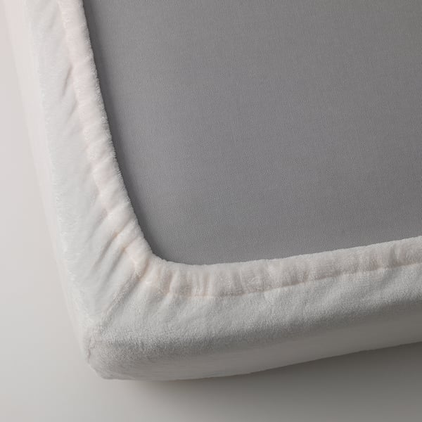 Close-up of plush, high-quality fleece duvet cover. Soft, textured fleece material visible, emphasising warmth and comfort.