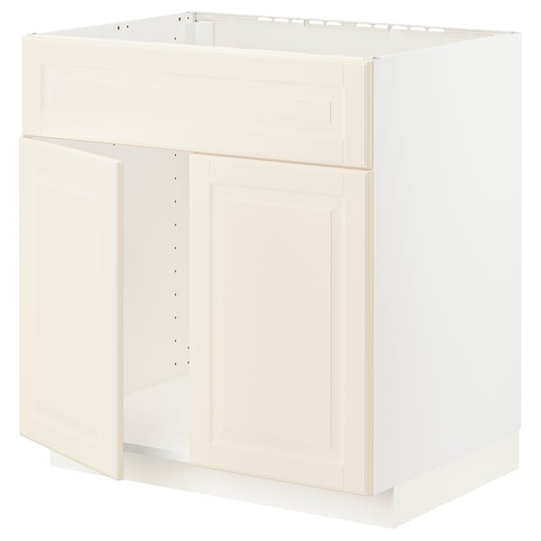 A white METOD kitchen cabinet with a classic off-white design and bevelled edges.