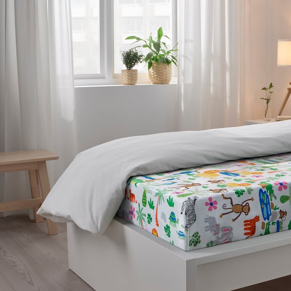 Bright, jungle-themed kids bedding with animal prints, promoting imagination and comfort with soft, moisture-wicking cotton-viscose mix.