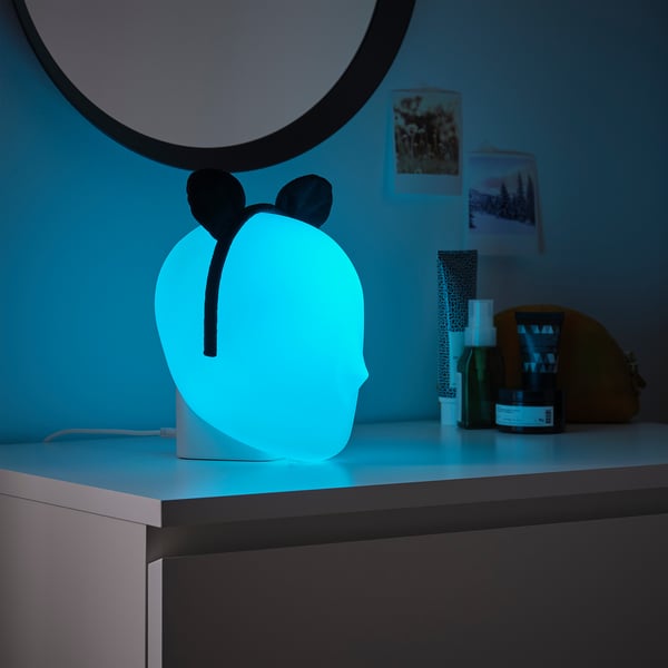 ISKÄRNA مصباح طاولة LED, عدة ألوان