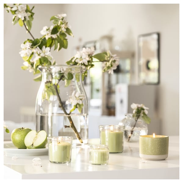 LÖVSKOGSLUND شمعة معطرة في برطمان خزفي, تفاح/أصفر-بيج مشرق, 25 س