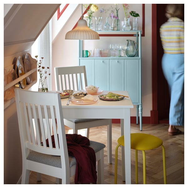 NÄSINGE / NÄSINGE طاولة وكرسيان, أبيض/أبيض Tibbleby رمادي-بيج, ‎80x60 سم‏