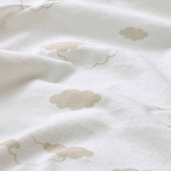 Soft, light fabric with delicate cloud patterns for a cosy and comforting feel.