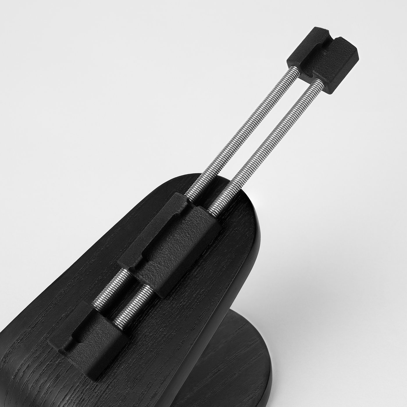 Mouse bungee with metal springs, secure base, keeping cables tidy.