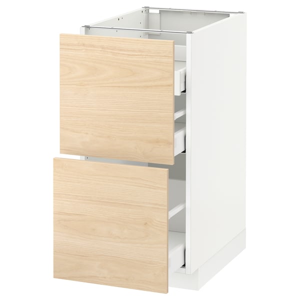 An open ikea METOD kitchen cabinet with light ash wood-patterned askersund fronts.