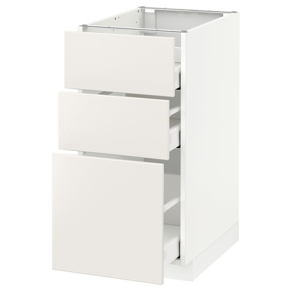 White METOD kitchen unit with three smooth drawers in veddinge design.