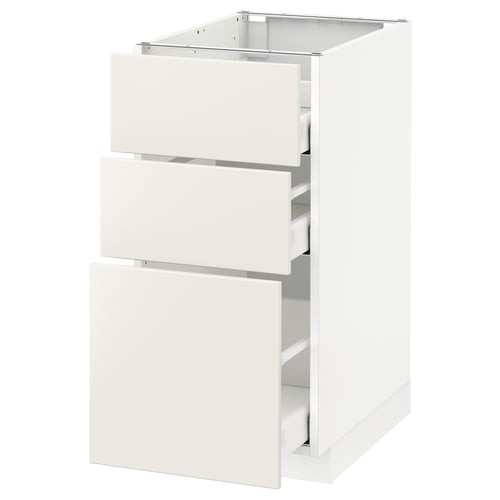 White METOD kitchen unit with three smooth drawers in veddinge design.