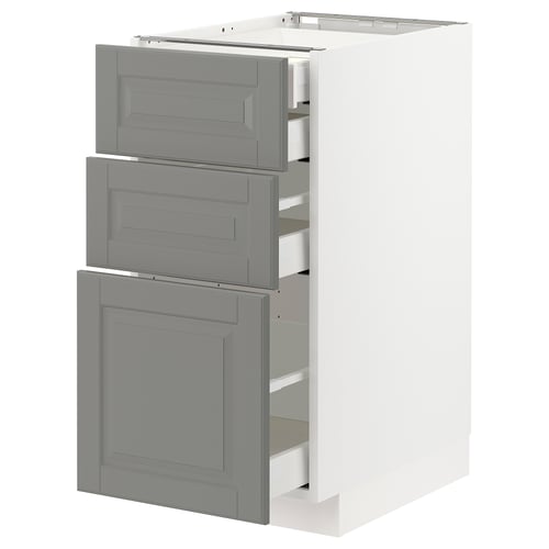 A white METOD kitchen cabinet with three soft grey bodbyn drawers featuring bevelled edges.