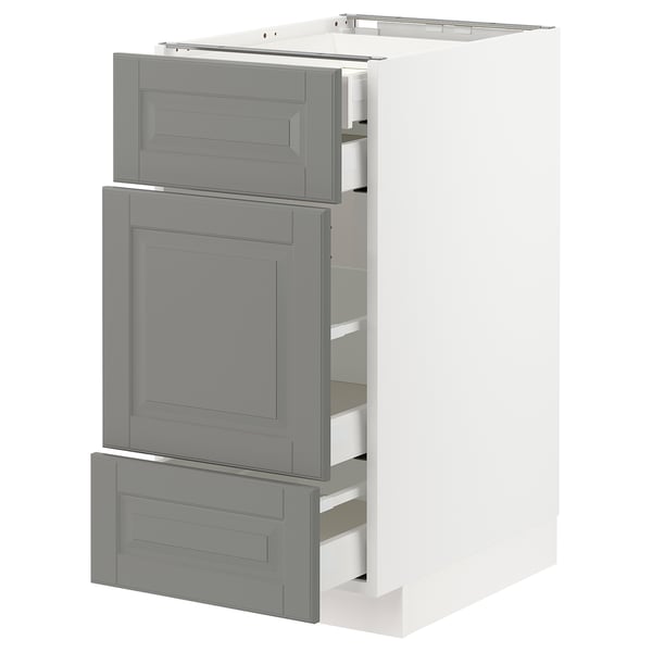 A METOD kitchen unit with soft grey bodbyn drawers and doors, featuring a classic design with bevelled edges.