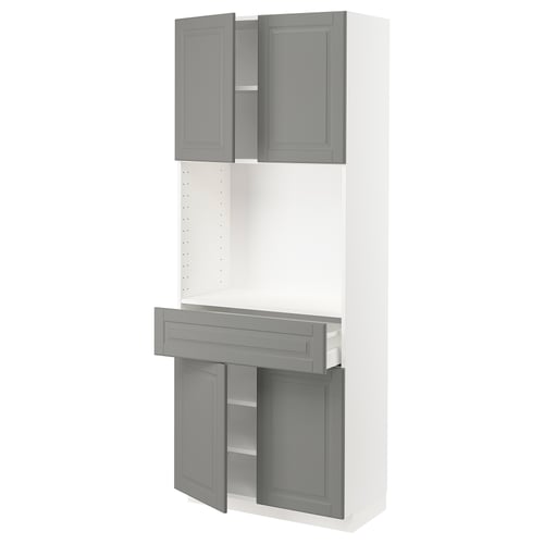 A white METOD kitchen cabinet with grey bodbyn doors and drawerfronts, featuring classic bevelled edges.
