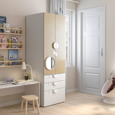 Modern kids room with SMÅSTAD wardrobe, desk, and shelves in neutral tones, featuring a mirror and soft closing drawers.