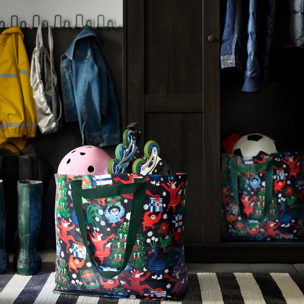 Colourful VINTERFINT bags: pink with kids gear, other with football ball.