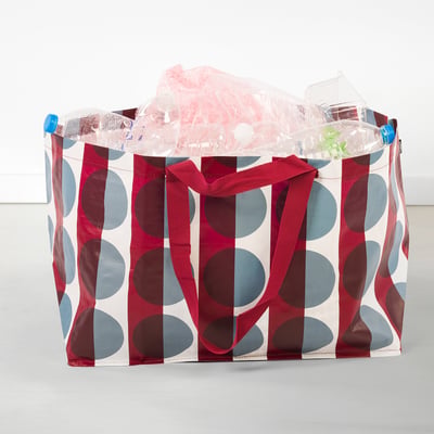 GÖRSNYGG ヨールスニグ キャリーバッグ L, レッド ブルー/模様入り, 57x37x39 cm/71 l