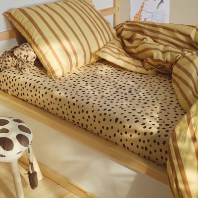 SANDLÖPARE fitted sheet: cheetah-patterned, yellow-brown, cotton-blend, fits 10cm mattresses, large bed, matchable with SANDLÖPARE duvet covers.