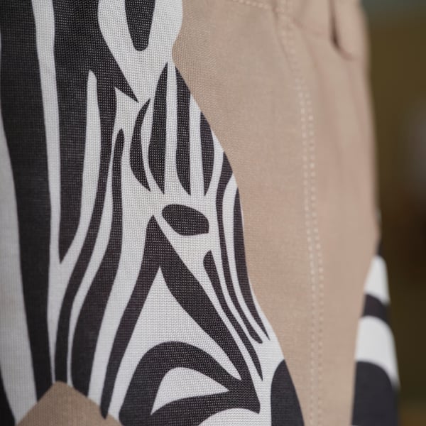 Close-up of durable, patterned storage bag with light beige accents. Shows intricate stitching and robust material.