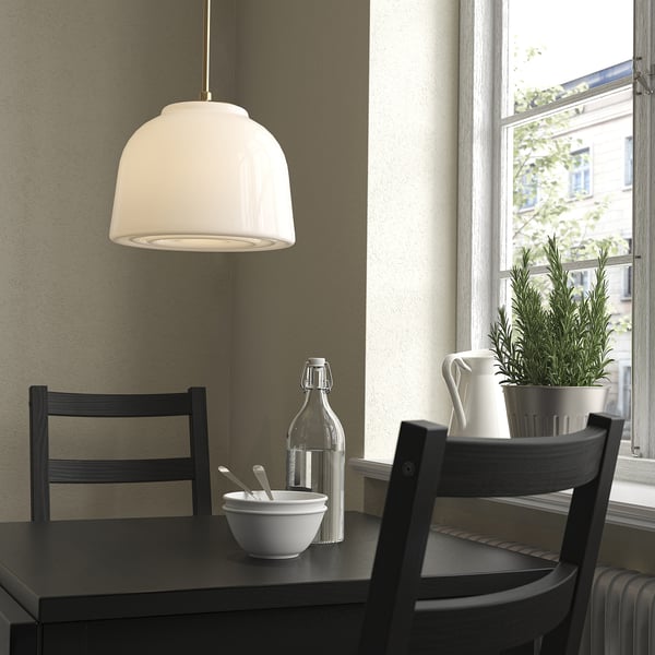 MUDDERVERK 무데르베르크 펜던트등, 황동/오팔 화이트 유리