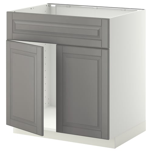 A grey and white kitchen cabinet from the METOD system. It two open doors with bevelled edges, a sturdy frame, and snap-on hinges.
