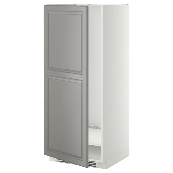 White METOD kitchen cabinet with grey doors and bevelled edges.