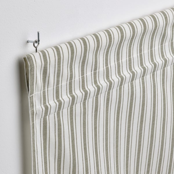Striped roller blind, privacy, adjustable, for any room.