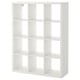 Белая полка KALLAX, прямоугольная форма с несколькими открытыми кубами.