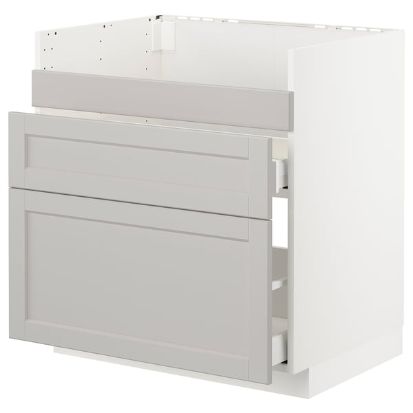 Кухонный шкаф ikea METOD светло-серого цвета со скошенными краями и ящиками.