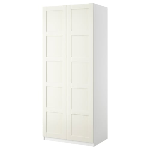 Белый шкаф ikea PAX с элегантным прямоугольным дизайном и плавно закрывающимися петлями.